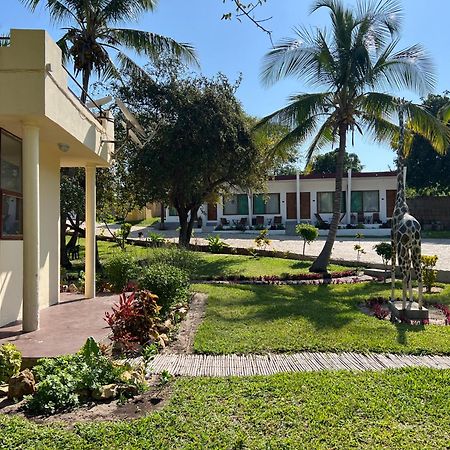 New Giraffe House Bed and Breakfast Vilankulo Exterior foto