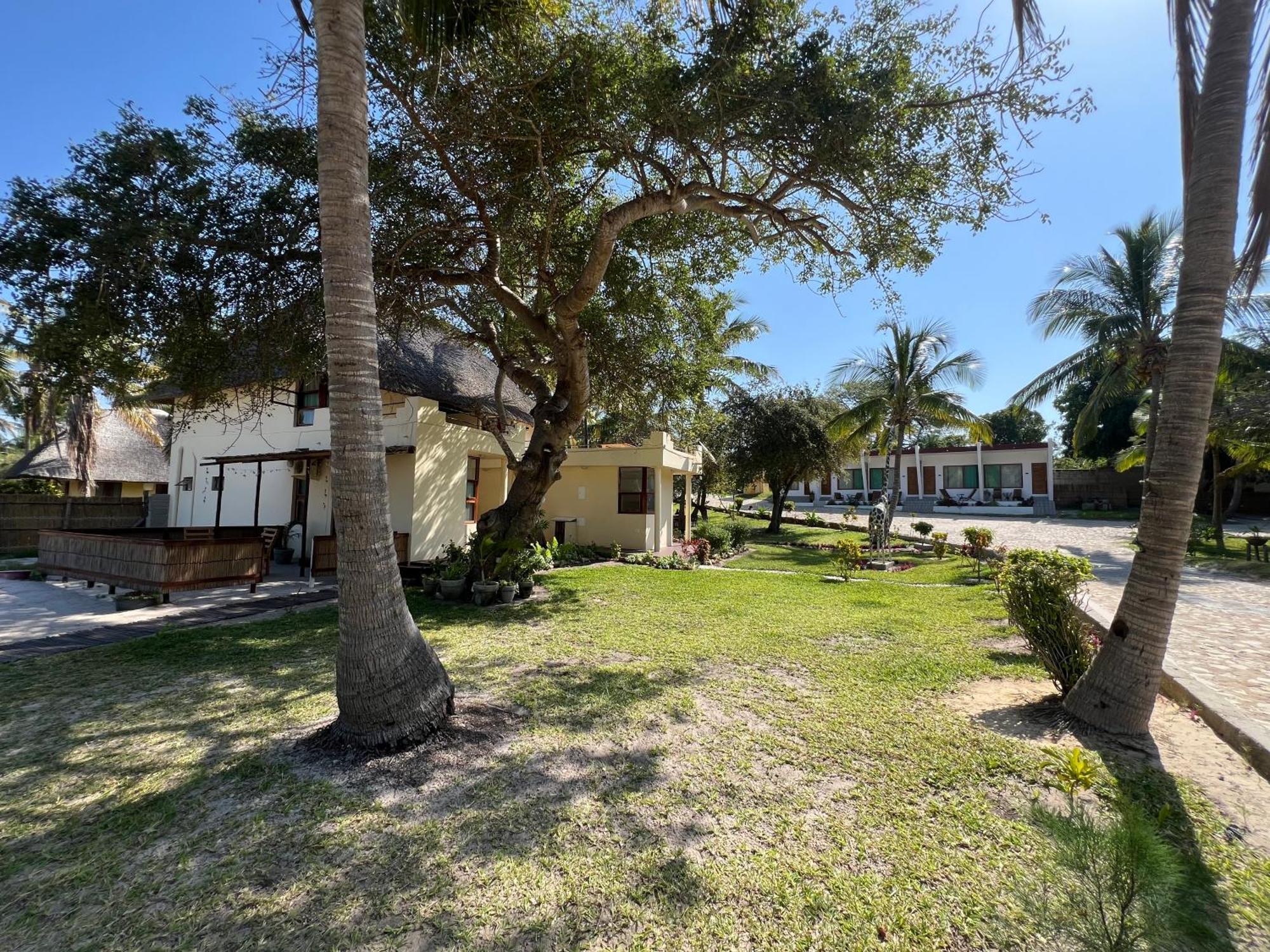 New Giraffe House Bed and Breakfast Vilankulo Exterior foto